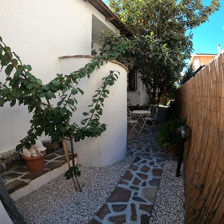 Villa Sari Affitta Camere La Caletta Exterior photo