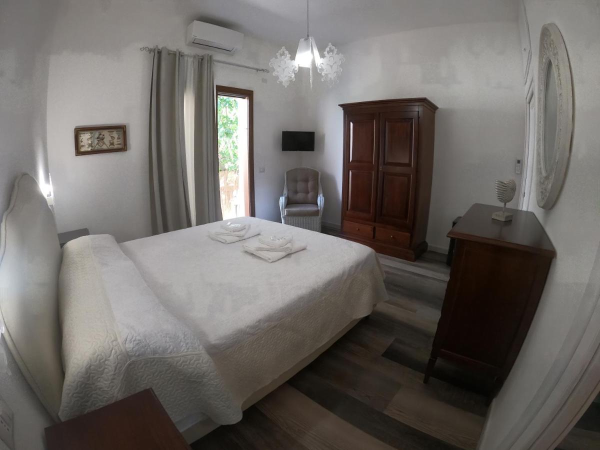 Villa Sari Affitta Camere La Caletta Exterior photo