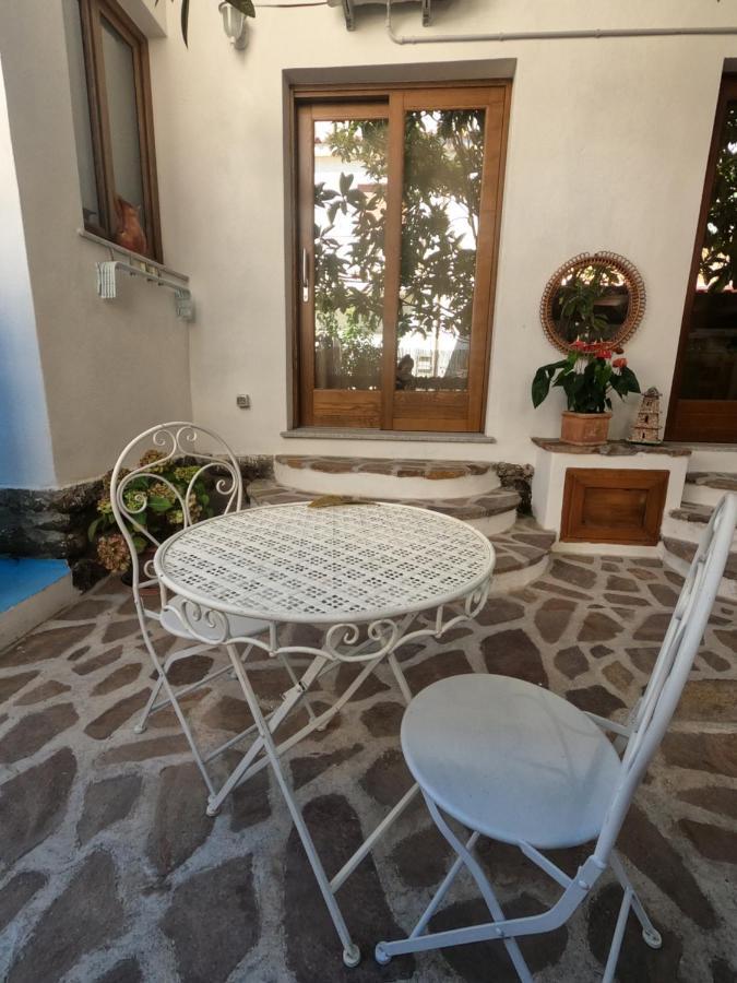Villa Sari Affitta Camere La Caletta Exterior photo